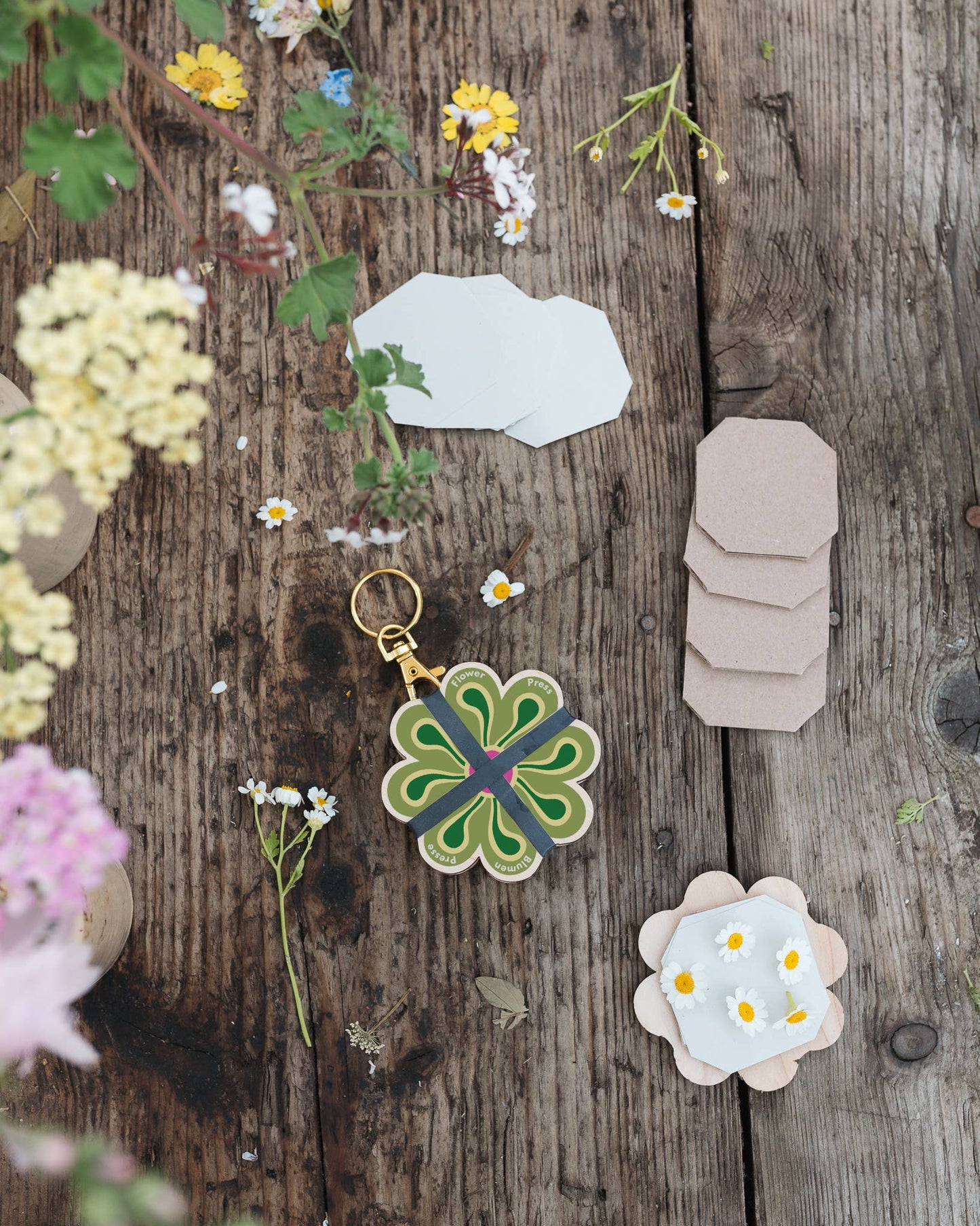 Studio Wald - Keyring Flower Press - Greens & Yellows