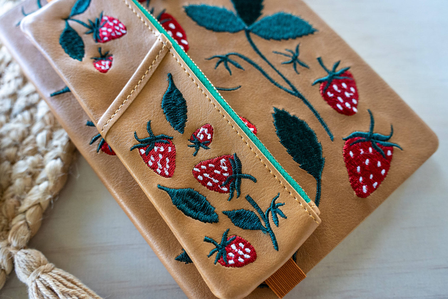 Denik - Elana's Berries Embroidered Notebook Pouch