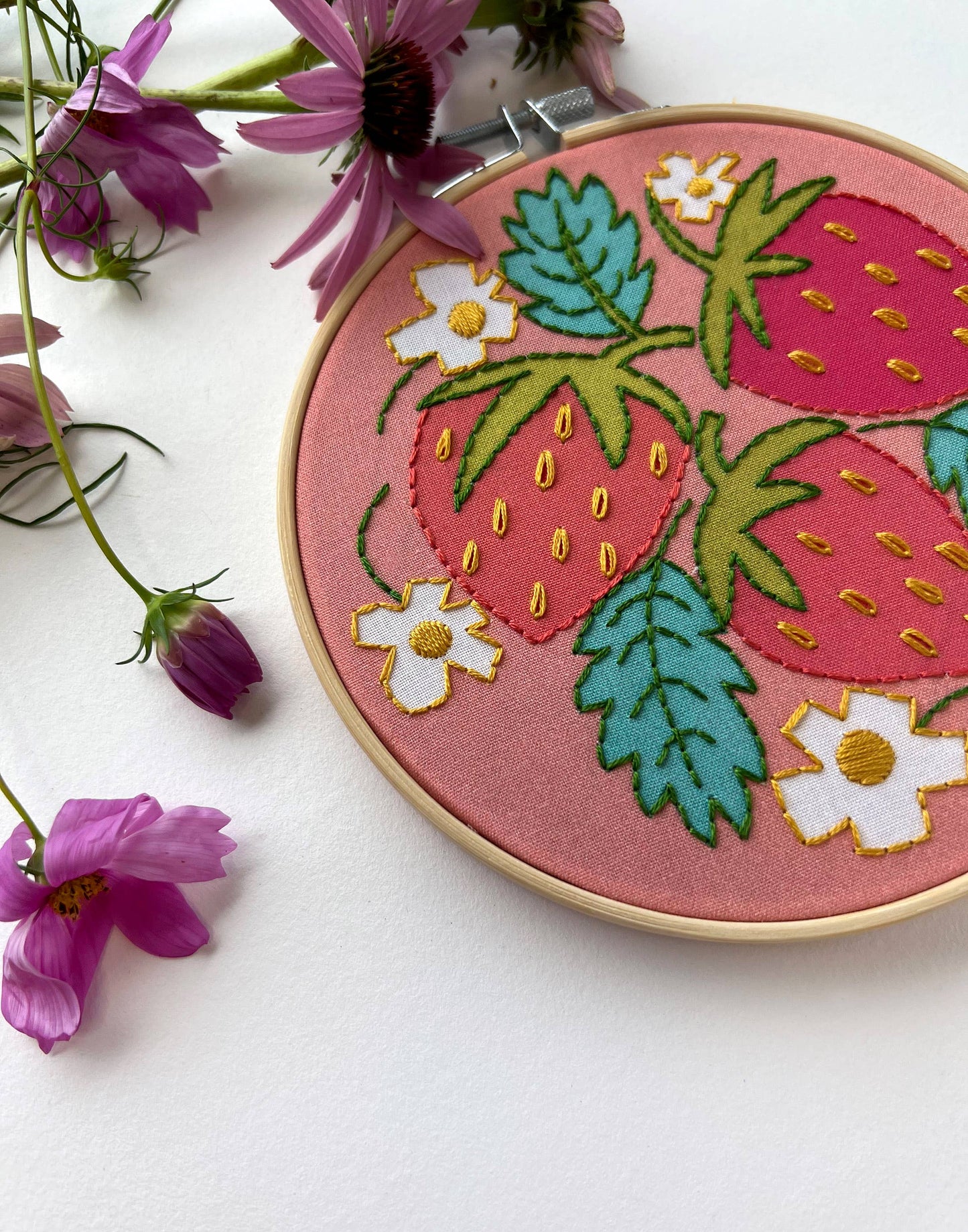 Rikrack - Strawberries Embroidery Kit