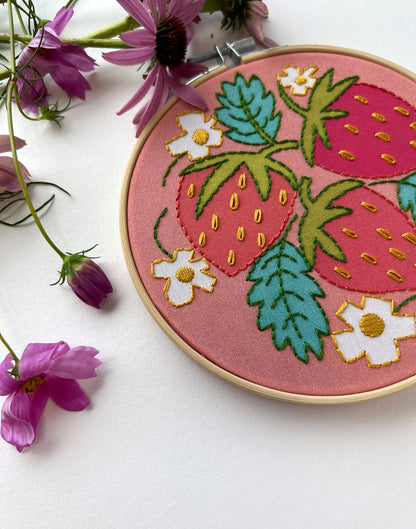 Rikrack - Strawberries Embroidery Kit