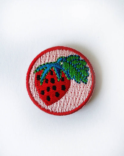 Rikrack - Strawberry Embroidery Needle Minder