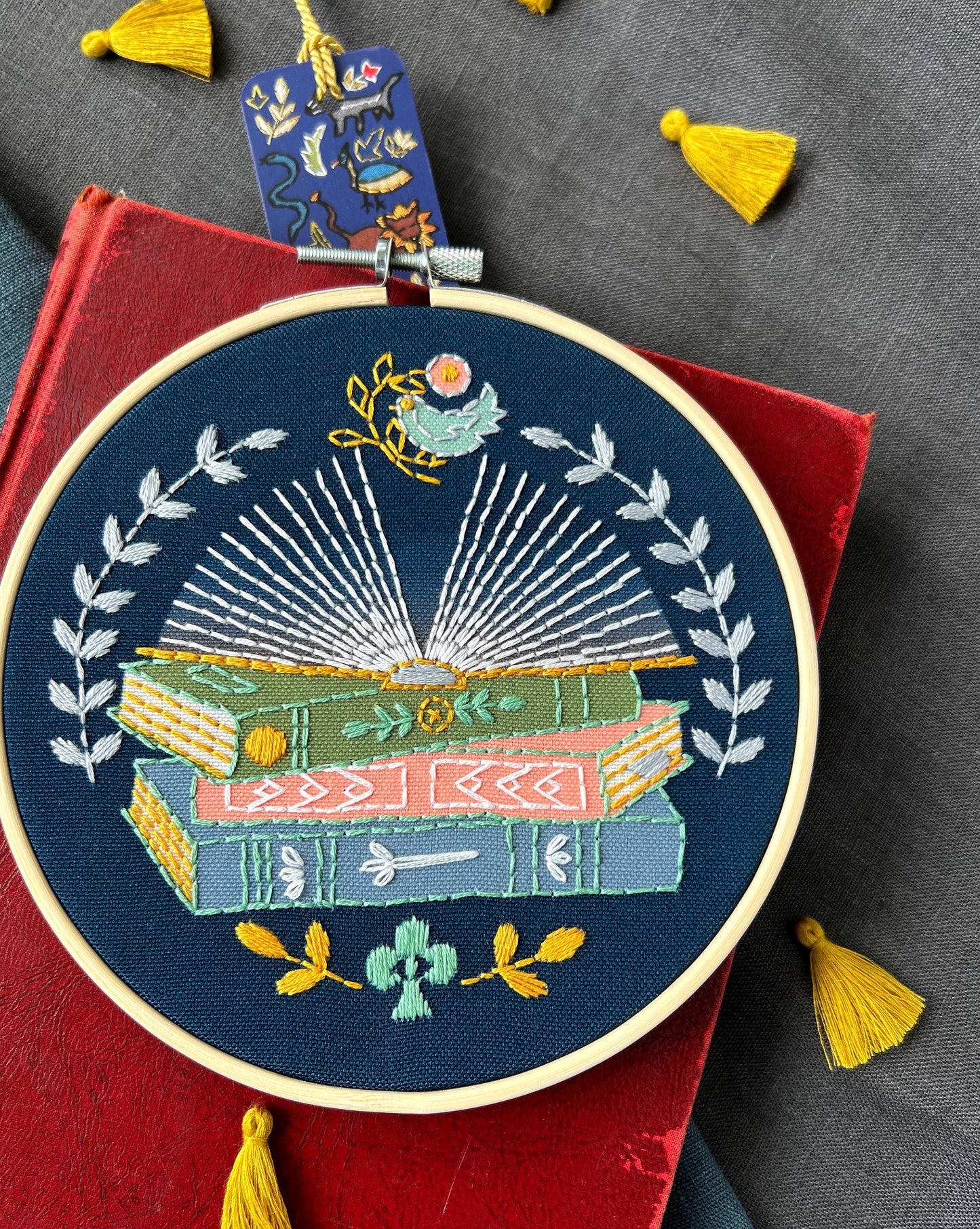 Rikrack - Reader Embroidery Kit