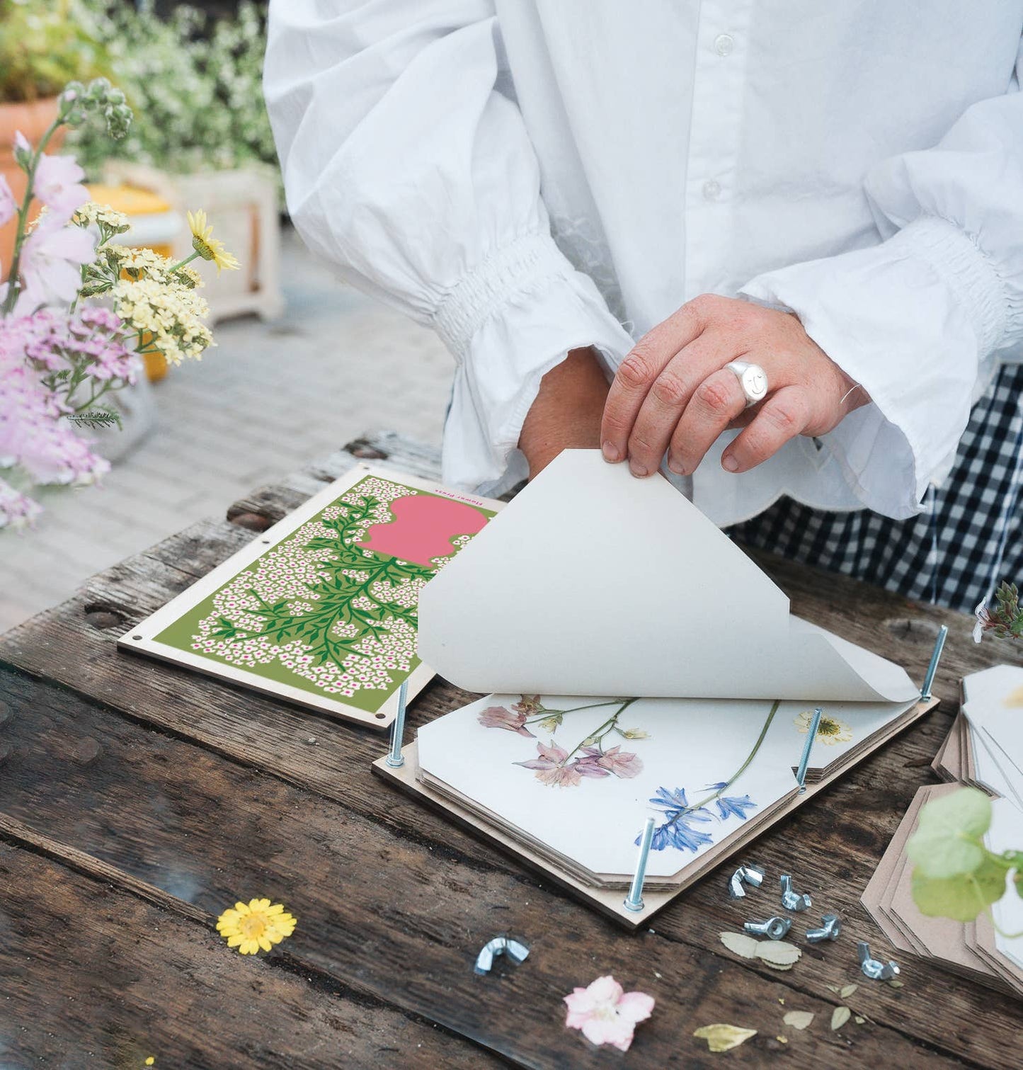 Studio Wald - Large Flower Press - Forget Me Not