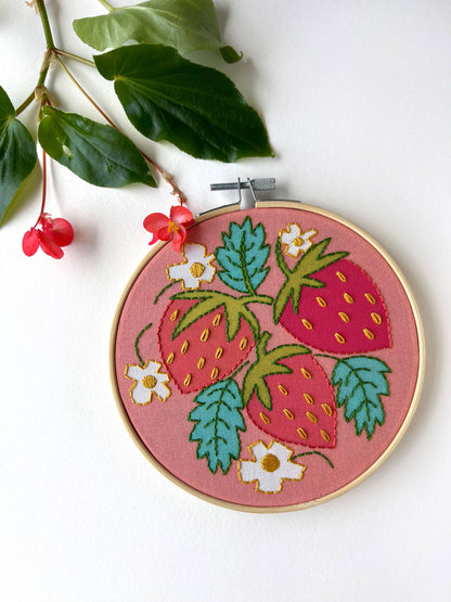 Rikrack - Strawberries Embroidery Kit