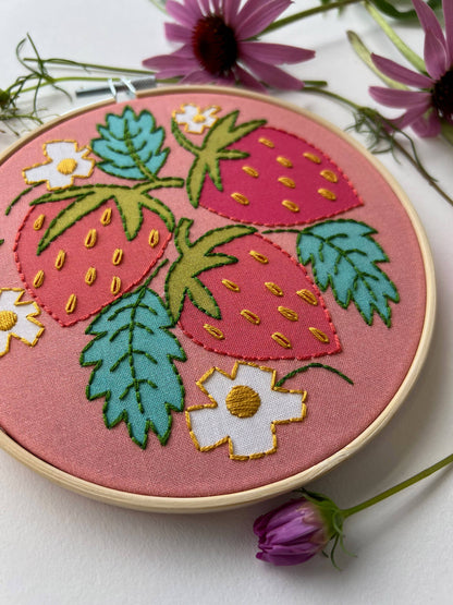 Rikrack - Strawberries Embroidery Kit