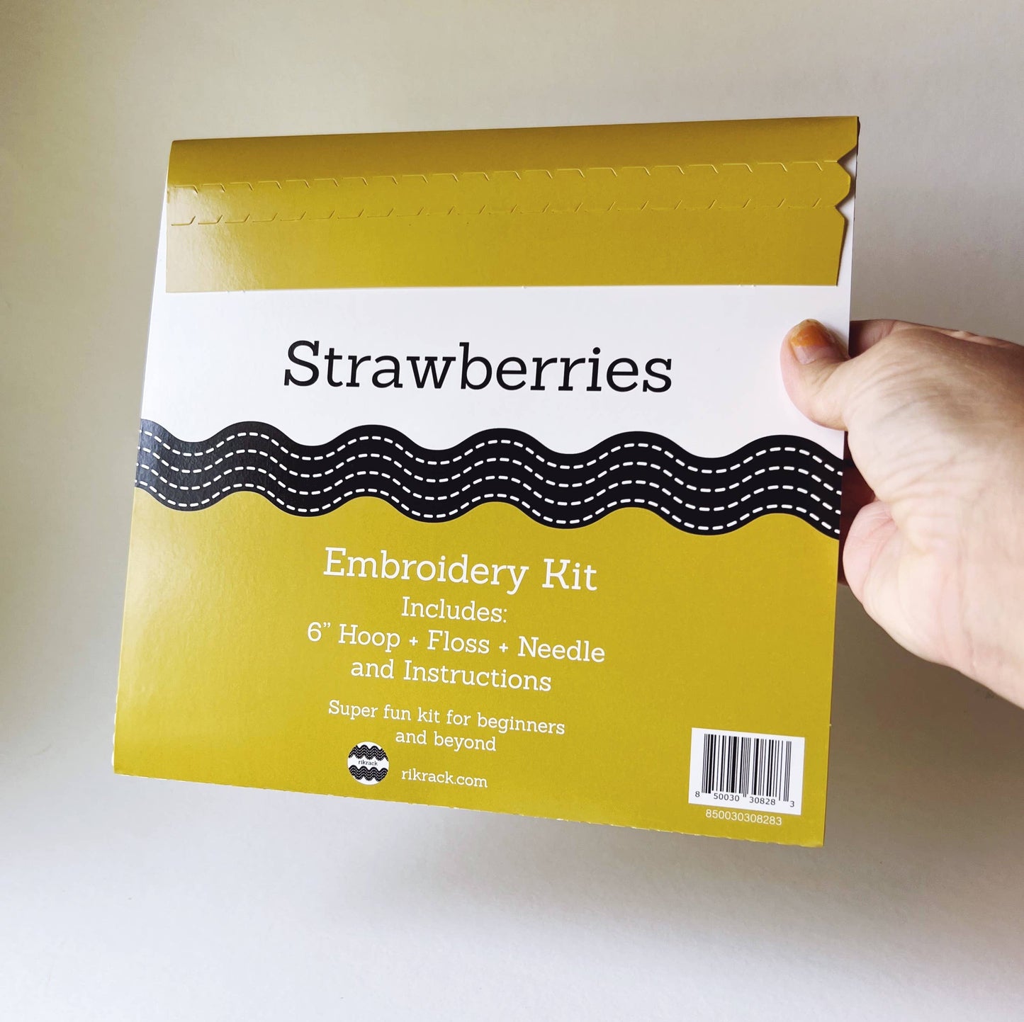 Rikrack - Strawberries Embroidery Kit