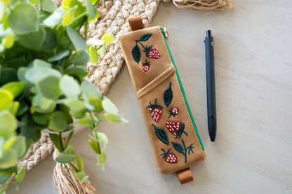 Denik - Elana's Berries Embroidered Notebook Pouch